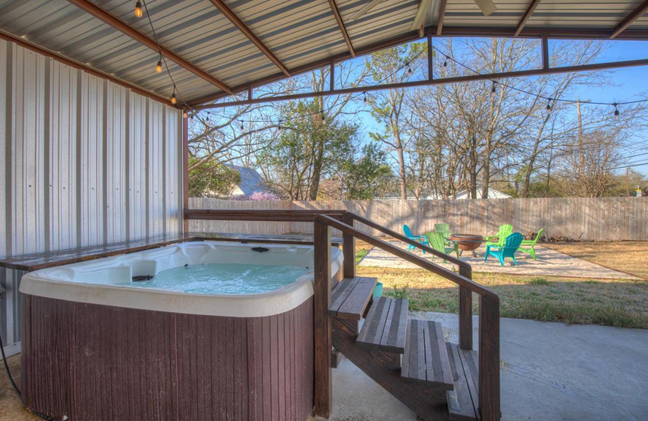 Hackberry Retreat - Hot Tub - Near Main Villa Fredericksburg Exterior photo